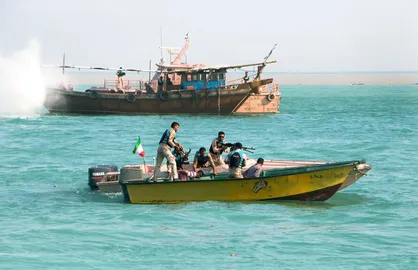 توقیف ۴ شناور و دستگیری ۸ قاچاقچی در آب&zwnj;های بندر جاسک