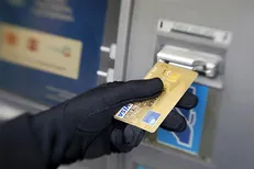 پلیس به دنبال سارق عابربانک/ دزد را شناسایی کنید