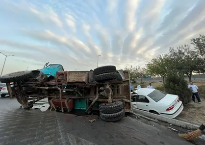 واژگونی کامیون در محور آزادگان