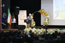 فضای انتقاد باید در دانشگاه زنده باشد