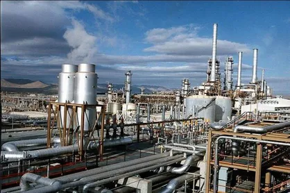 صادرات ۱۴ میلیارد دلاری صنعت پتروشیمی تا پایان ۱۴۰۰