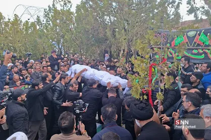 تشییع سرلشکر بسیجی غلامرضا سلیمانی بر شانه&zwnj;های مردم + فیلم