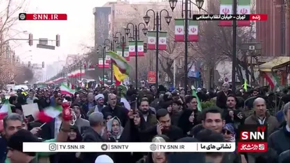 سس خرسی در دست مردم حاضر در تجمع میدان انقلاب/ مردم حاضر در راهپیمایی با در دست داشتن سس خرسی پاسخ گزافه گویی های پهلوی را دادند
