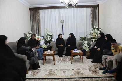 دیدار اعضای فراکسیون زنان مجلس با خانواده &laquo;الهه حسین&zwnj;نژاد&raquo;