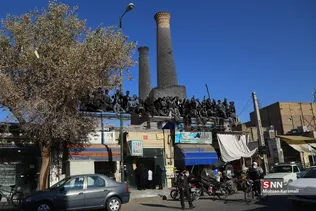 روز نوزدهم دی ماه، یادآور حماسه بزرگ و با شکوهی است که برگ دیگری از کتاب زرین انقلاب اسلامی را رقم زد. 19 دی سالروز قیام خونین مردم قم است؛ همان روزی که در تاریکی استبداد و ستم روزنه ها را به سوی روشنایی گشود و روند انقلاب را به گونه ای شکل داد که طومار دو هزار و پانصد ساله نظام شاهنشاهی در مدت زمان کوتاهی در هم پیچیده شود. این روز بزرگ و به یاد ماندنی را گرامی می داریم و بر شهیدان و ایثار گران این حماسه جاوید درود می فرستیم .