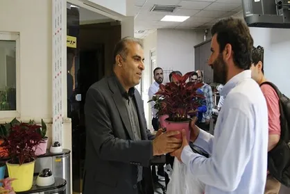 استقبال از دانشجویان خوابگاهی دانشگاه علامه با بیش از ۲ هزار گلدان
