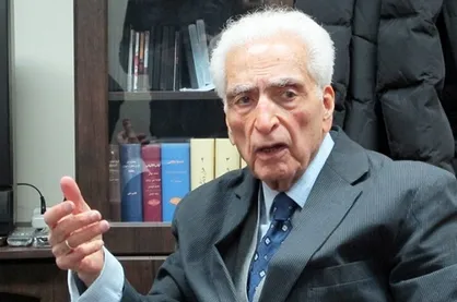 پیکر استاد اسلامی ندوشن در کنار آرامگاه عطار و خیام آرام می&zwnj;گیرد