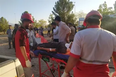 واژگونی وانت در جاده هفت باغ کرمان / ۲۱ نفر مصدوم شدند و ۲ کشته