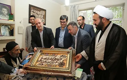 رئیس دانشگاه محقق اردبیلی با خانواده شهید بضاعت&zwnj;پور دیدار کرد