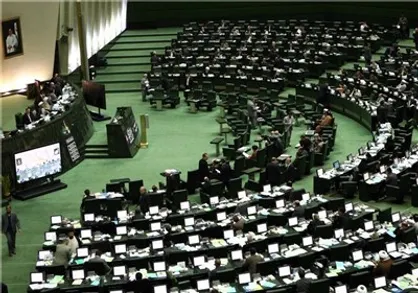 حاجی&zwnj;دلیگانی: لایحه بودجه یک ساله باید برشی از برنامه پنج ساله کشور باشد/ لاریجانی: نمایندگان قانون بودجه را با برنامه ششم تطبیق دهند