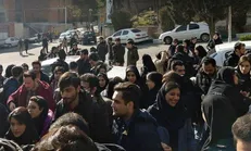 دانشجویان دانشگاه شهید بهشتی در مقابل دفتر ریاست دانشگاه تجمع کردند