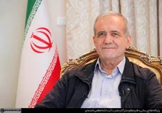 پزشکیان: سیاست‌های کلی رهبر انقلاب چراغ راهنمای مسیر ما است
