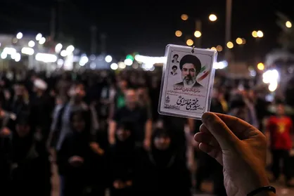 راهپیمایی زائران اربعین در مسیر نجف به کربلا