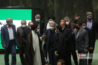 بی