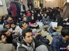 دانشجویان دندانپزشکی علوم پزشکی اصفهان در اعتراض به تغییر ساعت‌های درسی تجمع کردند