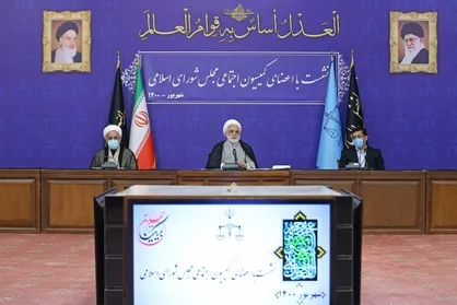 تأکید رئیس دستگاه قضا بر لزوم بازنگری و تغییر برخی قوانین و رفتار&zwnj;ها به نفع زنان