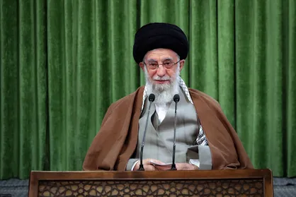 رهبر انقلاب: هیچ نظامی را به اندازه جمهوری اسلامی سراغ ندارم که درباره زوال و فروپاشی ان صحبت شده باشد