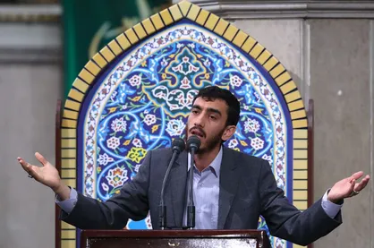 فیلم/ مداحی مهدی رسولی در محضر رهبر انقلاب