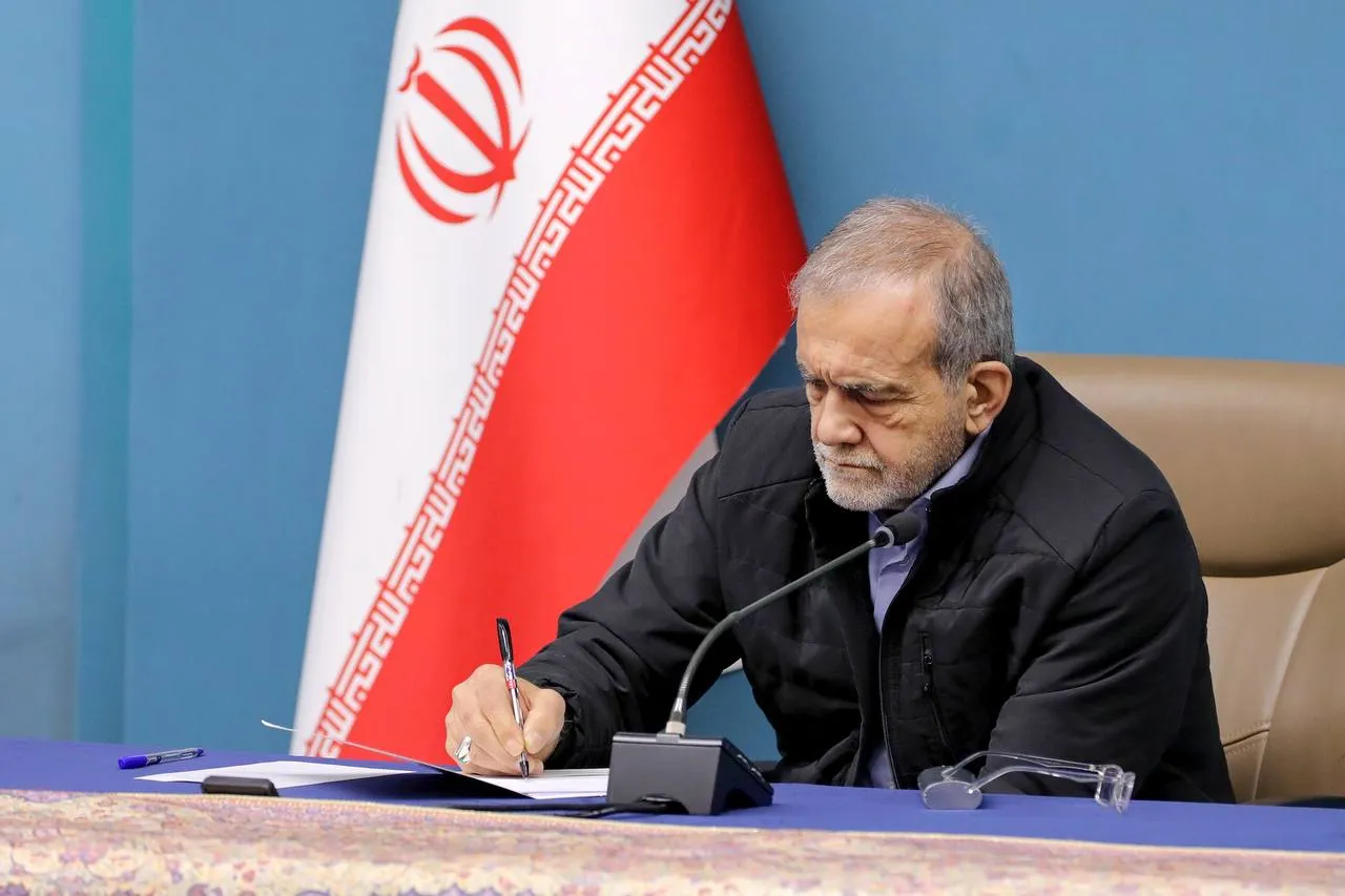 پزشکیان: همسایگان اجازه ندادند طرح دشمن برای ناامن‌سازی ایران اجرا شود/قدرت امروز ما به برکت سیاست های رهبر شهید است + فیلم