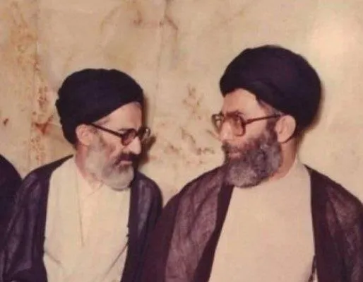 تصویر کمتر دیده شده از آیت‌الله شبیری زنجانی در کنار رهبر شهید انقلاب