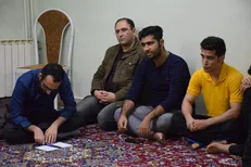 رئیس دانشگاه علوم پزشکی تبریز پای صحبت دانشجویان خوابگاهی نشست