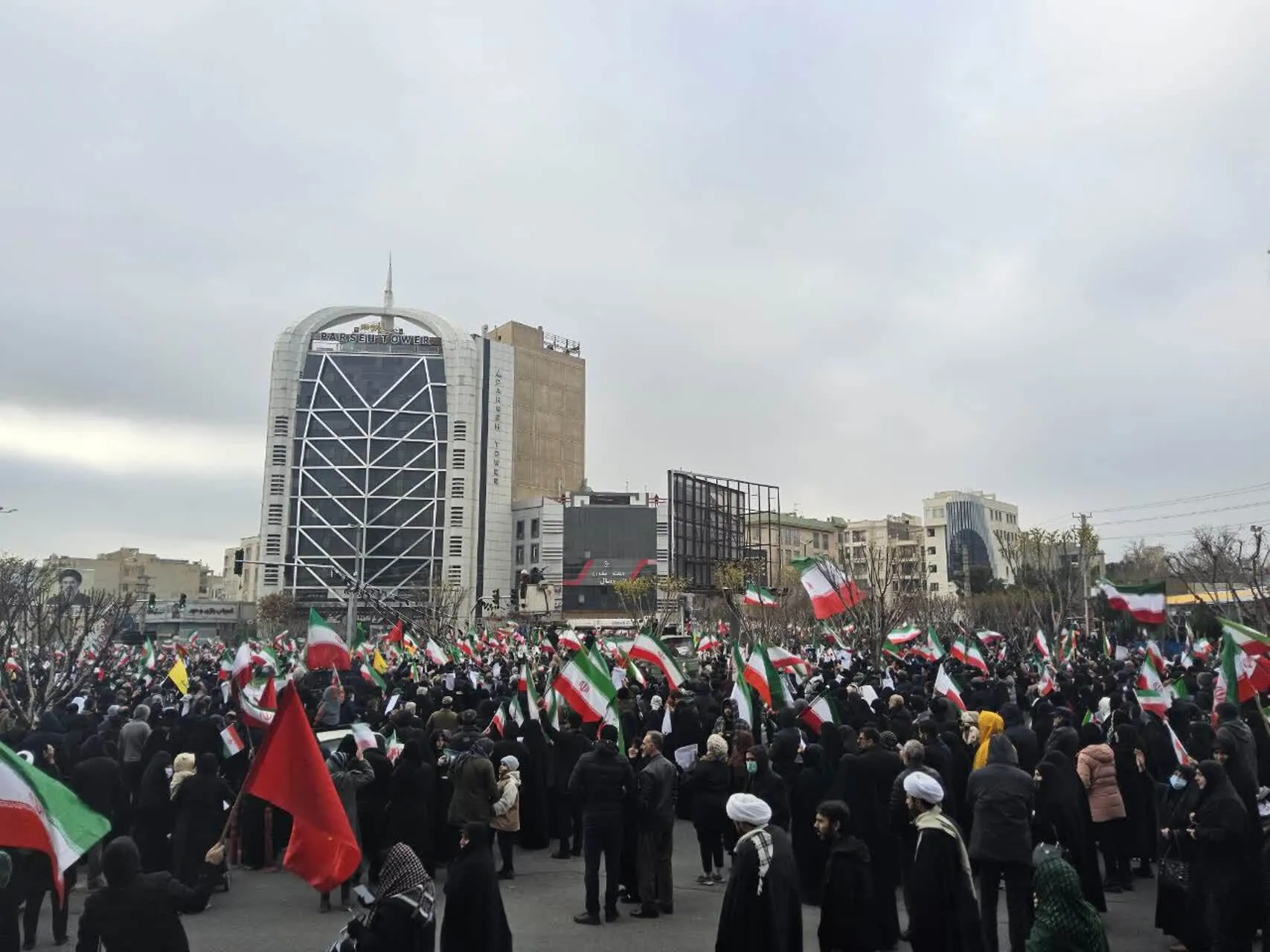 لبیک یا خامنه ای
