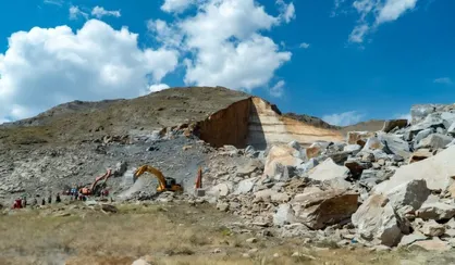 عملیات جستجوی مفقودین معدن شماره ۵ شازند همچنان ادامه دارد