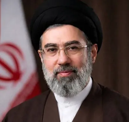 بیعت خانواده شهید رئیسی با آیت&zwnj;الله سید مجتبی خامنه&zwnj;ای