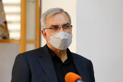 وزیر بهداشت: وقتی دولت را تحویل گرفتیم واکسن نداشتیم / به طب سنتی علمی اعتقاد داریم