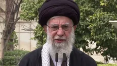 رهبر انقلاب: حضور مردم پای صندوق رای «وظیفه تمدنی» و «جهاد» بود / برای همبستگی با مردم فلسطین درخت زیتون کاشتم + فیلم