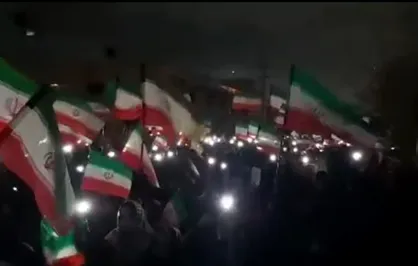 لحظه اعلام خبر هدف قرارگرفتن اف-۱۸ در میان تجمع مردم