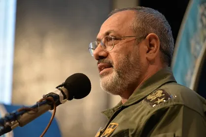 نصیرزاده: دلاورمردان نیروی هوایی، جانانه از ساحت اهل بیت دفاع کردند/ افتخار میکنم که خادم زوار امام حسین(ع) هستم