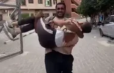 رفته بود آرد بیاورد که پیکر بی‌جانش بازگشت