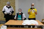 بازدید از خط تولید ماسک و لباس بیمارستانی