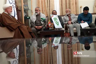 دیدار جنبش مردمی چهل سالگی انقلاب با آیت الله مومن