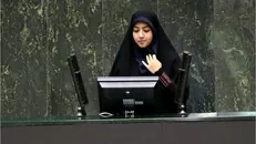 «زن، زندگی و آزادگی» را در مکتب زینب یاد گرفتیم/ باید از سوداگران مالیات بگیریم نه از کارمند و کارگر + فیلم
