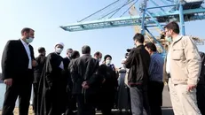 بازدید آیت الله رئیسی ‌از بخش‌های مختلف مجتمع بندری شهید رجایی