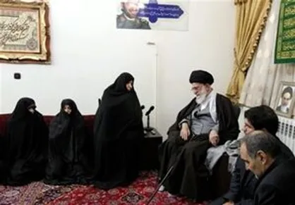 مادر شهیدان طهرانی&zwnj;مقدم به دیدار فرزندانش رفت