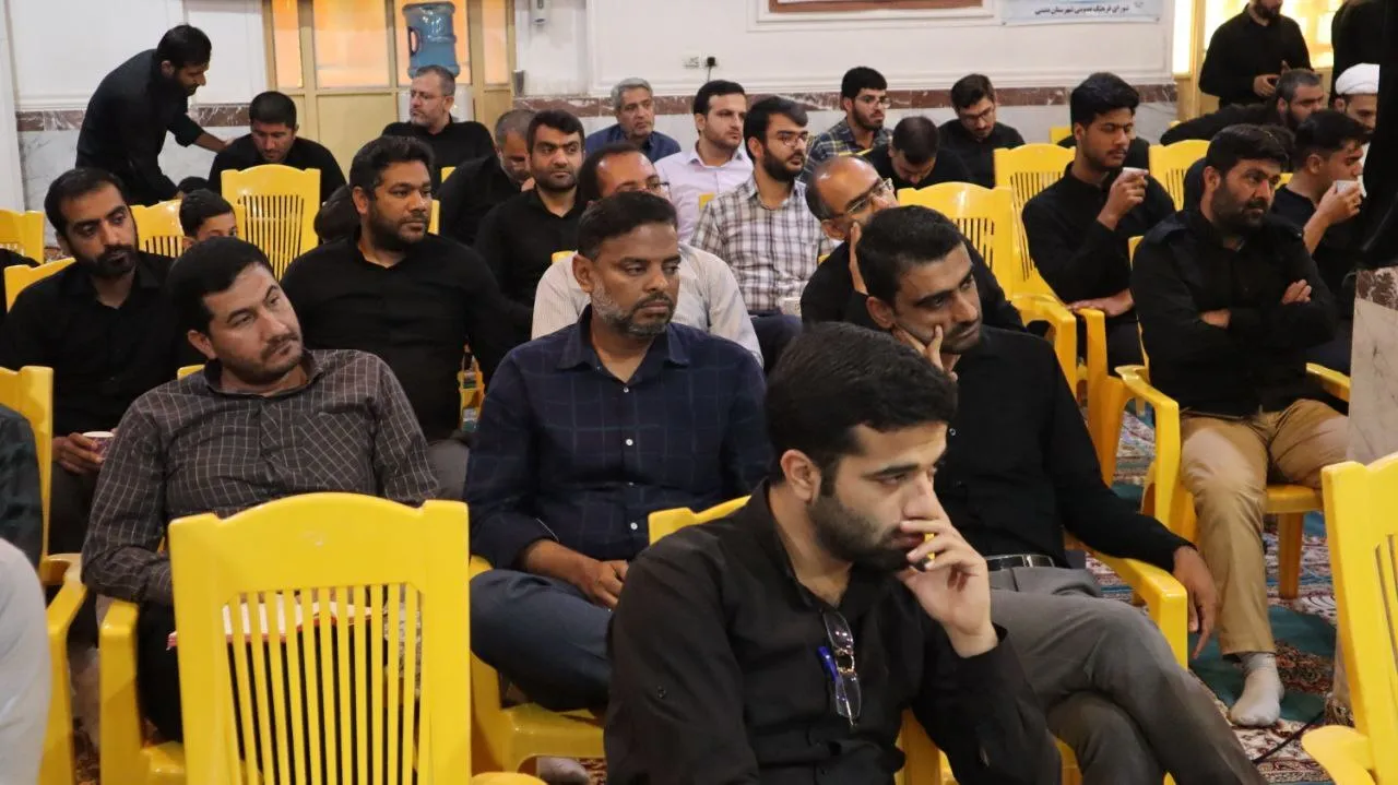 هشتمین نشست سالانه فعالین جبهه فرهنگی انقلاب اسلامی استان بوشهر به مناسبت سالروز صدور پیام امام خمینی درباره پذیرش قطعنامه ۵۹۸ در روستای بحیری شهرستان دشتی (مزار شهید نادر مهدوی) برگزار شد.