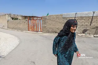 با وجود آب و هوای بسیار گرمی که این روستا دارد، شاطلا هر زمان که بتواند و دلش برای ملک نیاز تنگ شود به قبرستان که در نزدیکی روستا قرار دارد می رود.