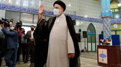 رئیسی رای خود را در شهر ری به صندوق انداخت +فیلم