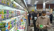 توزیع کالا و اقلام اساسی بدون وقفه در فروشگاه های تهران ادامه دارد + فیلم