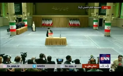 رهبر انقلاب در نخستین دقایق آغاز رای&zwnj;گیری برای انتخابات ریاست جمهوری رای خود را به صندوق انداختند