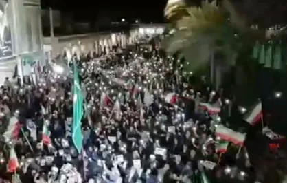 اهالی روستای دشتغران امشب در میدان امام خمینی (ره) طبس گل کاشتند