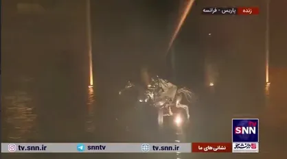 پرچم المپیک در راه عبور از رودخانه سن پاریس است