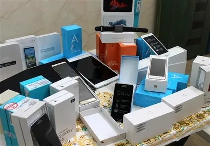 تعرفه واردات گوشی&zwnj;های گران قیمت باید افزایش یابد/ واردات بیش از ۲.۳ میلیارد دلار گوشی لوکس در ۳ سال اخیر!