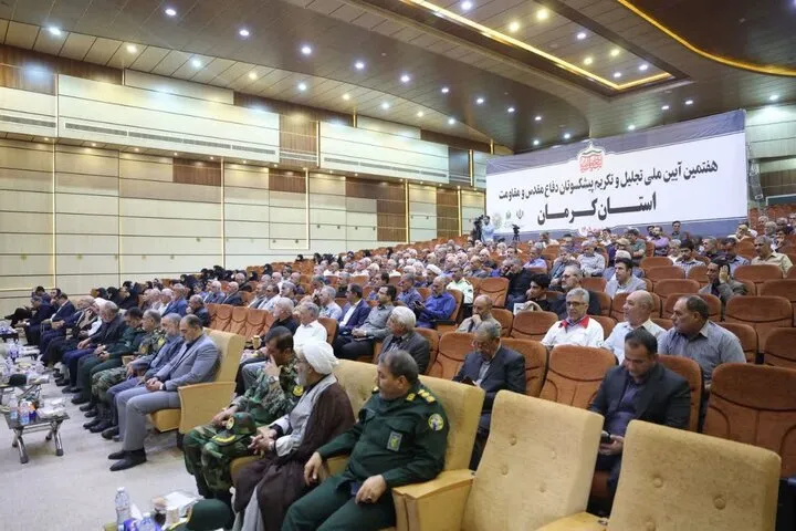 رونمایی از ۳۵ عنوان کتاب حوزه دفاع مقدس در کرمان