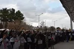 تجمع دانشجویان کرمانشاهی در فرودگاه شهید اشرفی