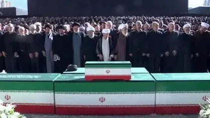 اقامه نماز بر پیکر رهبر شهید انقلاب در حرم رضوی