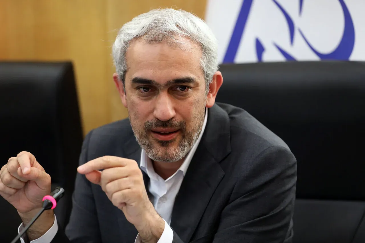 وزیر امور اقتصادی و دارایی: دفاع ما دیگر پدافندی نیست، دشمنان منتظر حمله باشند + فیلم